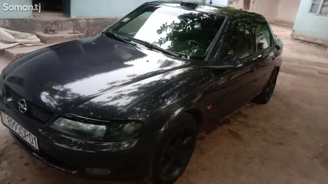 Opel Vectra B 1996 · 1.6 MT