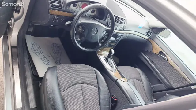 Mercedes-Benz E class 2005 · 2.4 AT