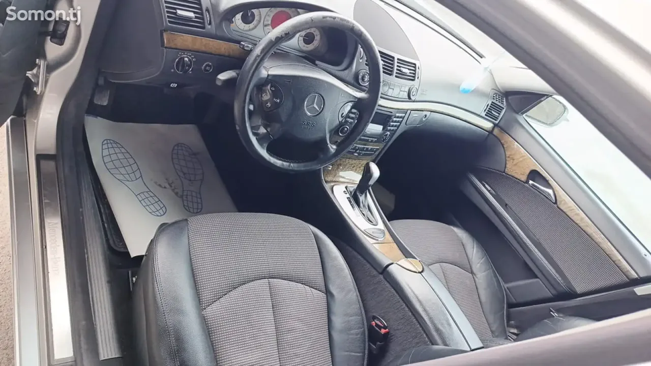 Mercedes-Benz E class 2005 · 2.4 AT
