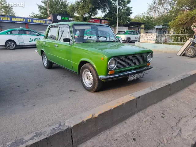 Lada (ВАЗ) 2111 1980 · 1.5 MT