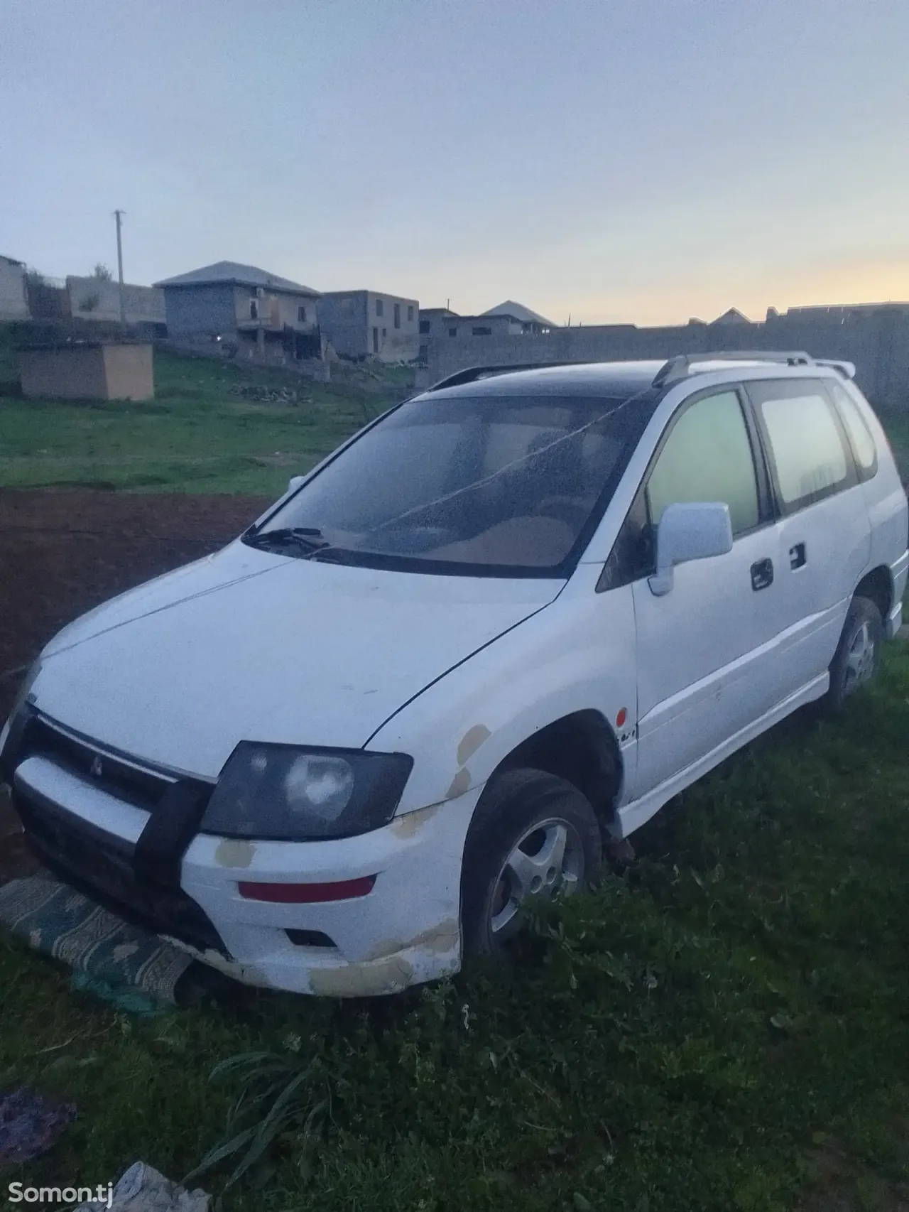 Mitsubishi Chariot 1998 · 0.4 AMT