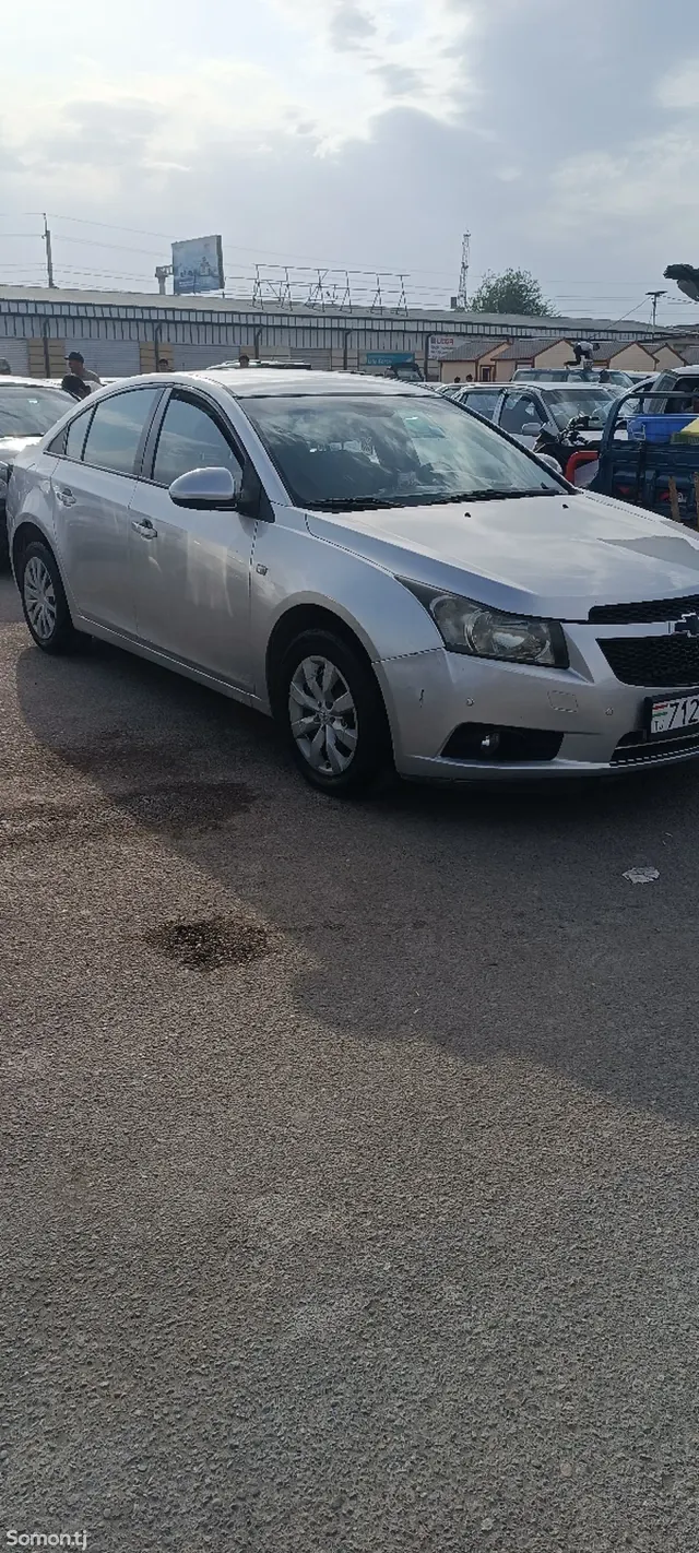 Chevrolet Cruze 2011 · 1.8 AT