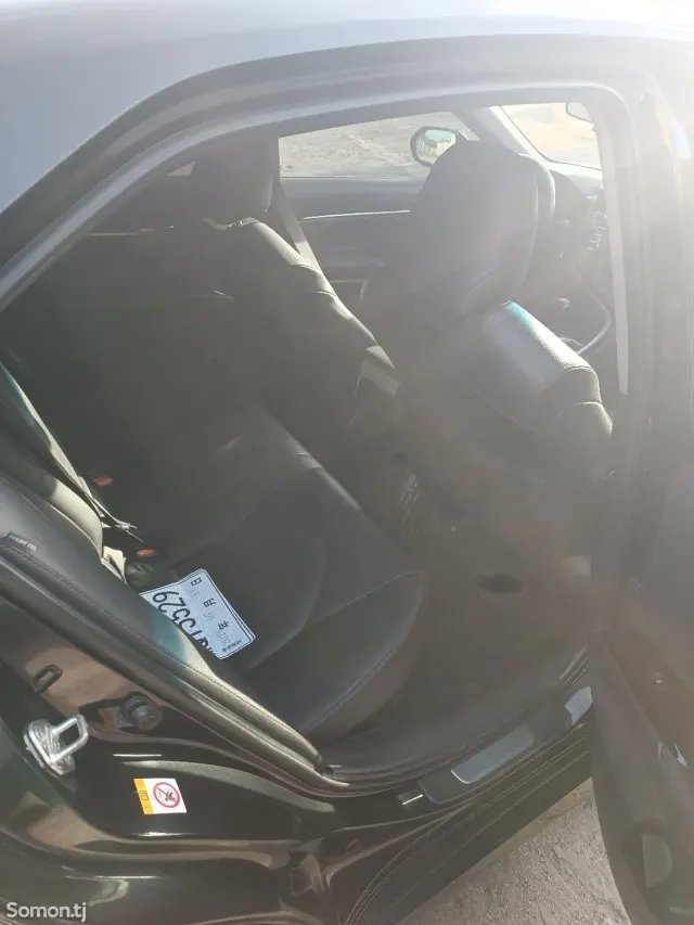 Toyota Camry 2019 · 2.5 AT