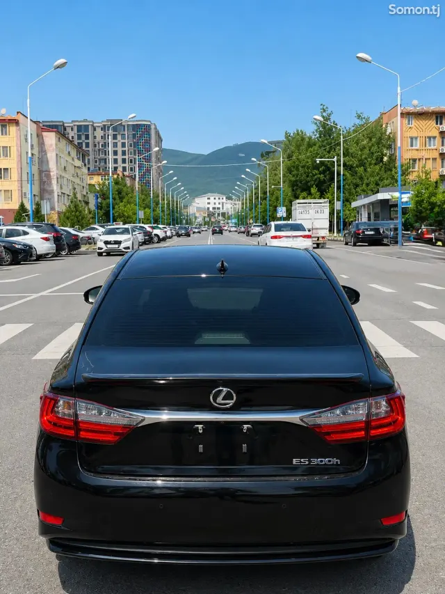 Lexus ES series 2016 · 2.5 AT
