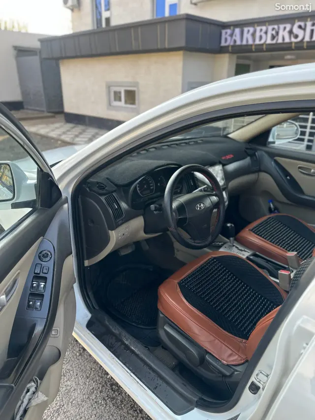 Hyundai Avante 2009 · 1.6 AT