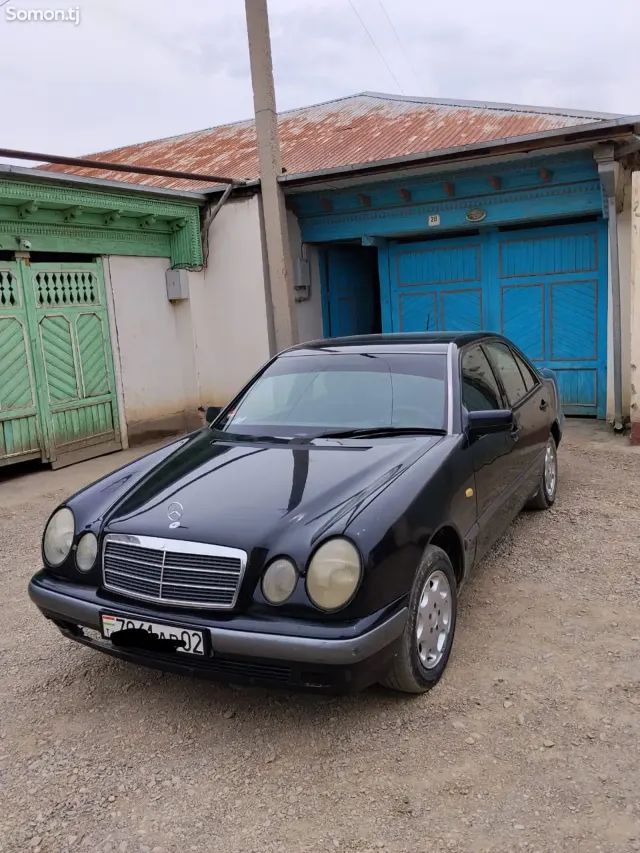 Mercedes-Benz E class 1995 · 2.2 MT