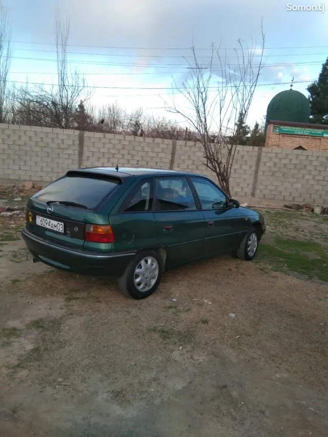 Opel Astra F 1994 · 0.6 MT