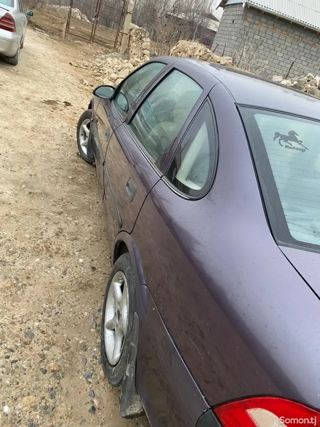 Opel Vectra B 1998 · 1.6 MT