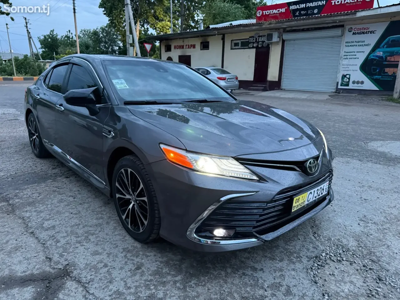 Toyota Camry 2018 · 2.5 AT