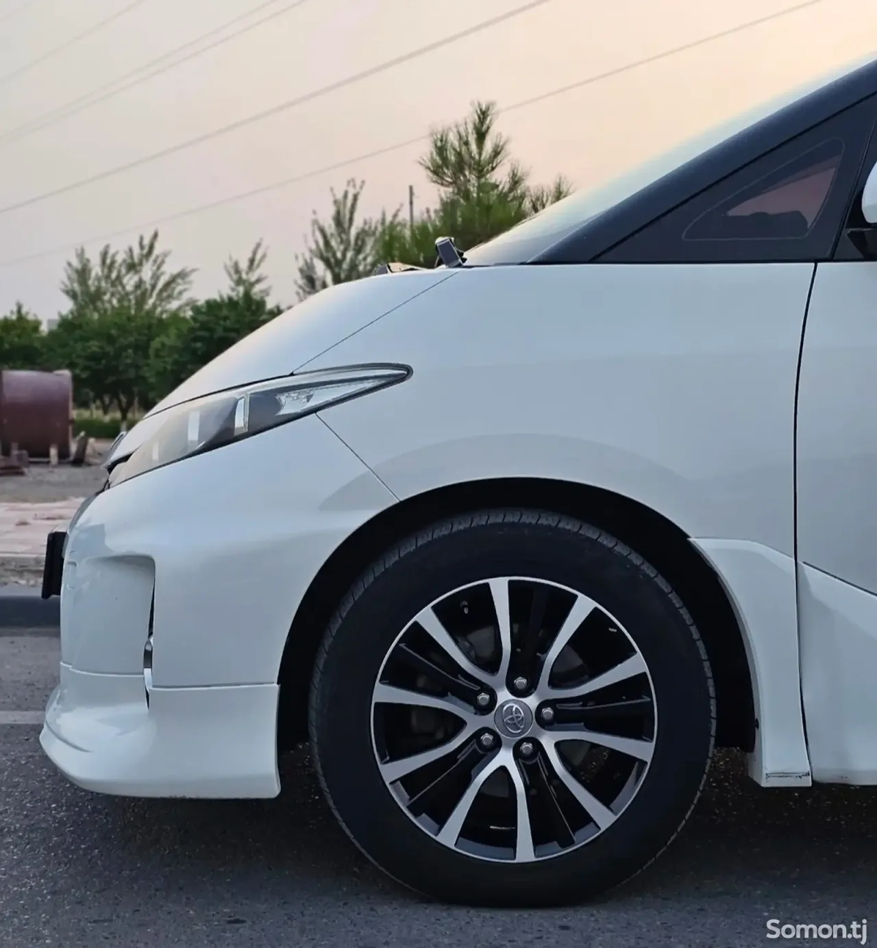 Toyota Estima 2014 · 2.4 AT
