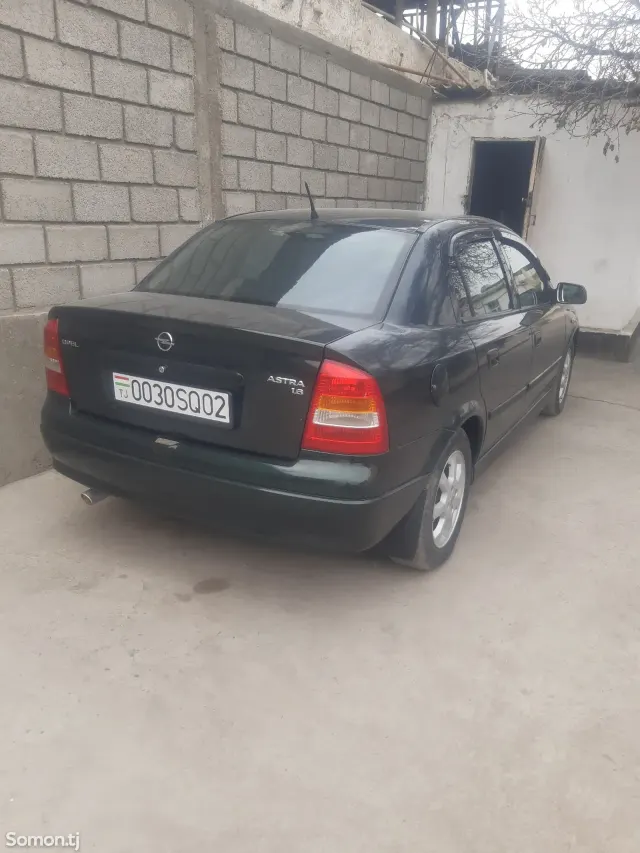 Opel Astra G 1999 · 1.6 MT