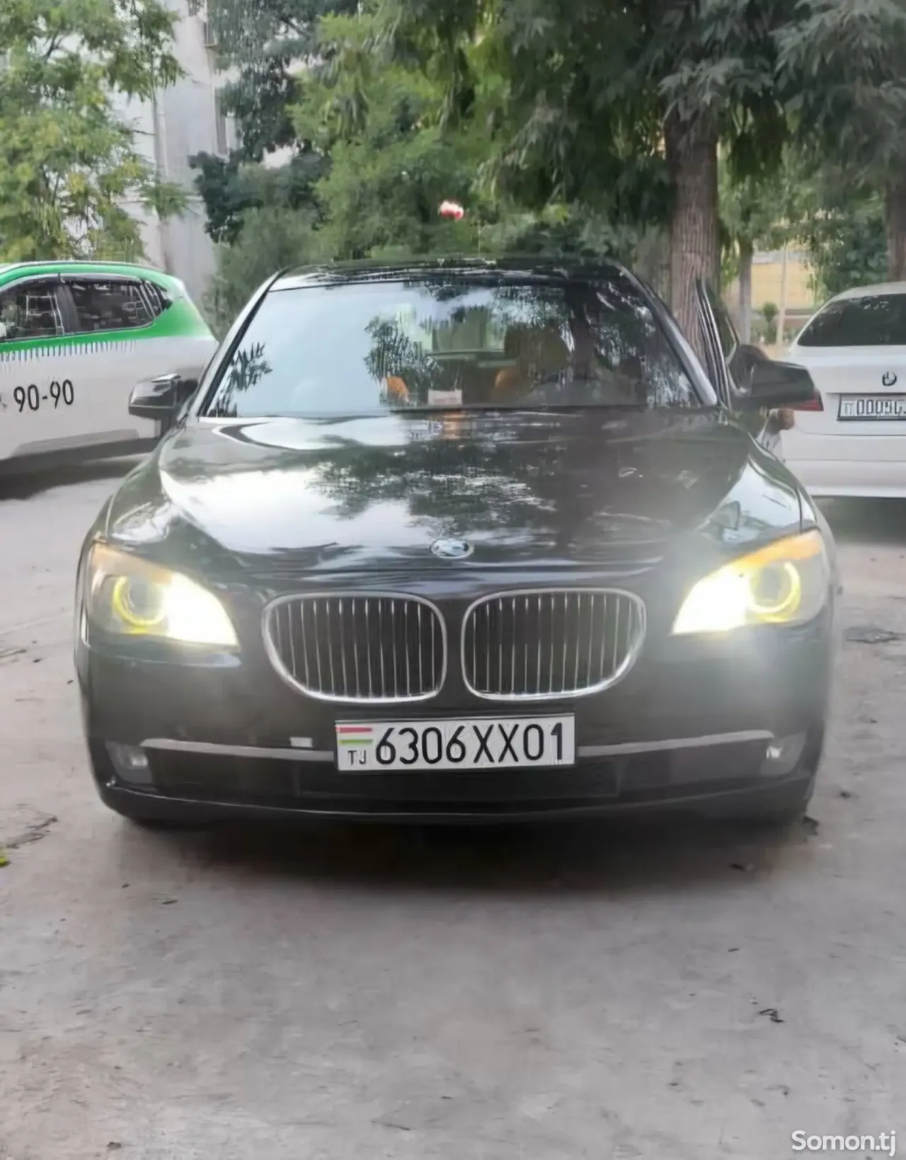 BMW 7 series 2011 · 4.4 AT