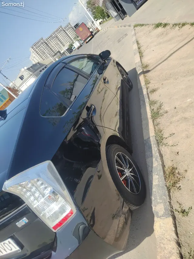 Toyota Prius 2011 · 1.8 AT