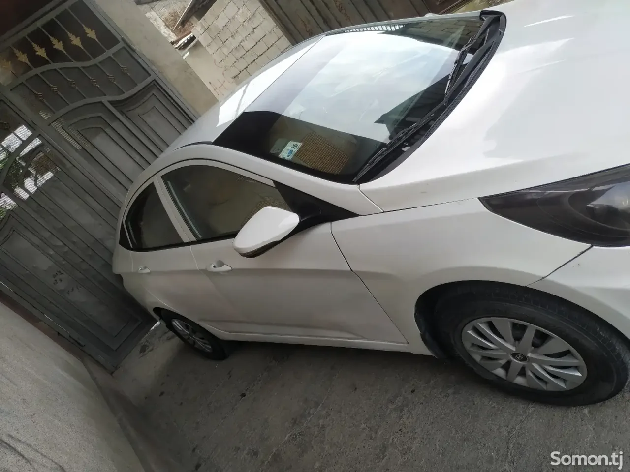 Hyundai Accent 2012 · 1.6 AT