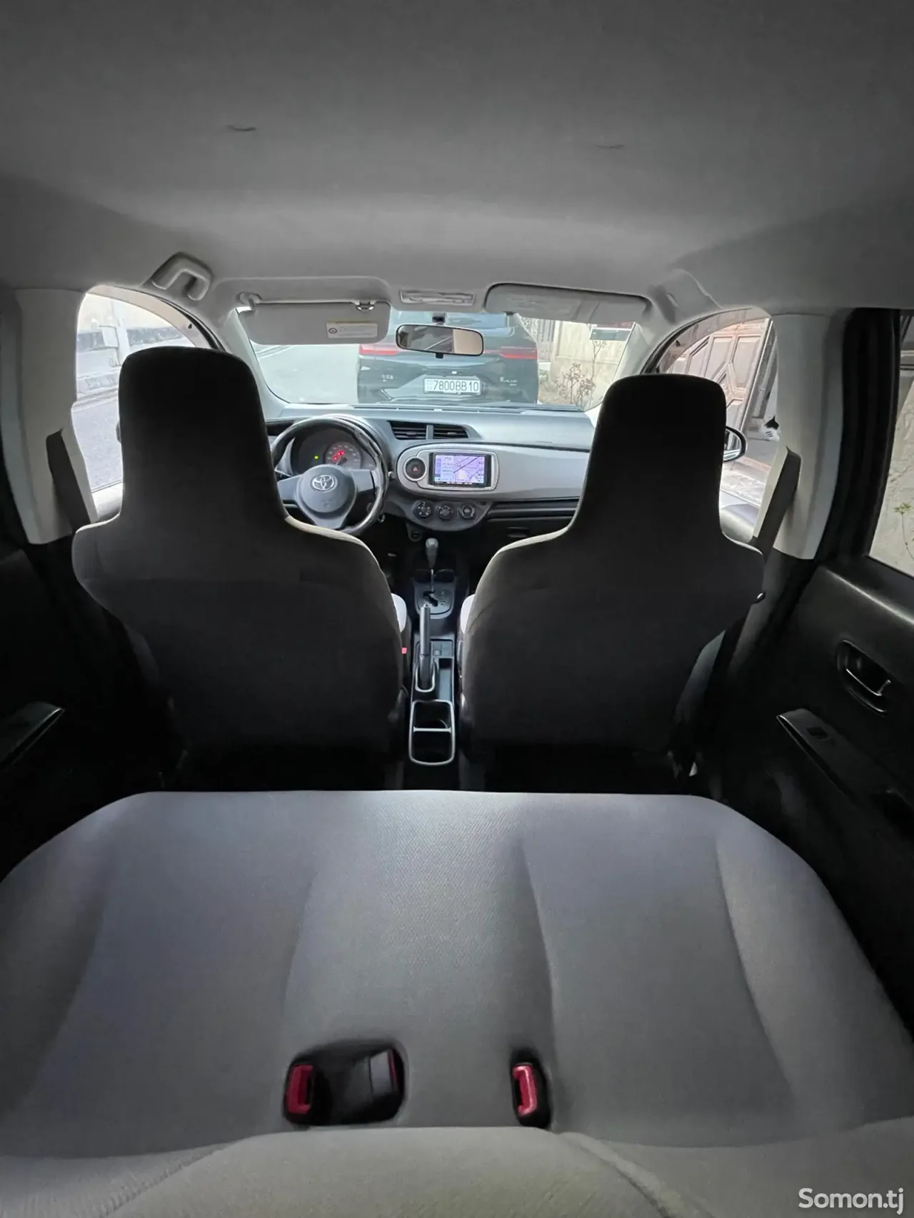 Toyota Vitz 2011 · 1.5 AT