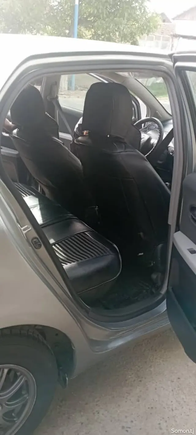 Toyota Vitz 2009 · 1.3 AT