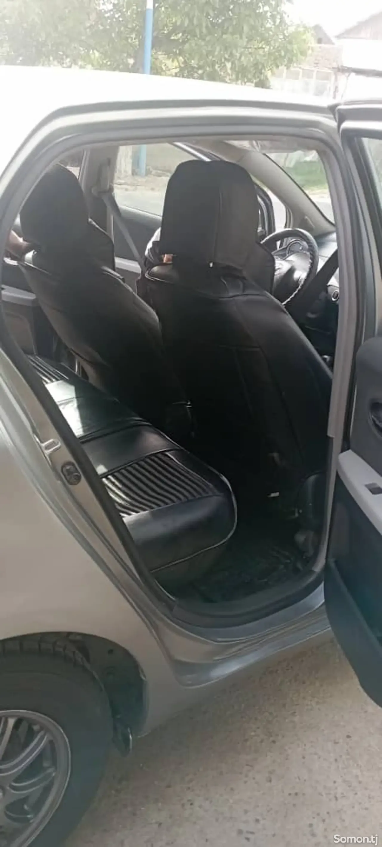 Toyota Vitz 2009 · 1.3 AT