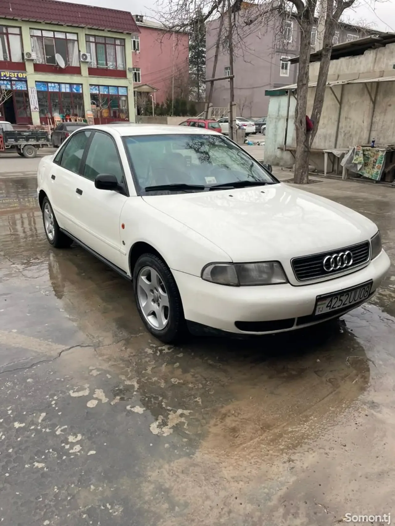 Audi A4 1995 · 1.6 MT
