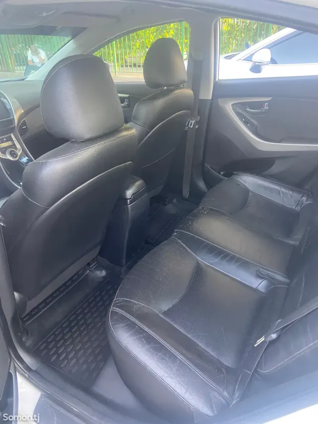 Hyundai Avante 2011 · 1.6 AT