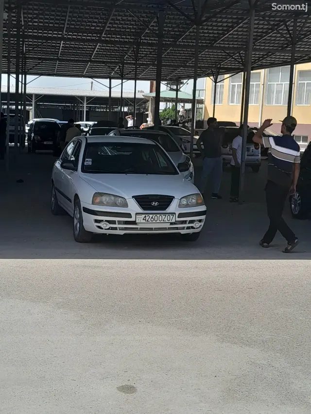 Hyundai Elantra 2005 · 1.6 MT