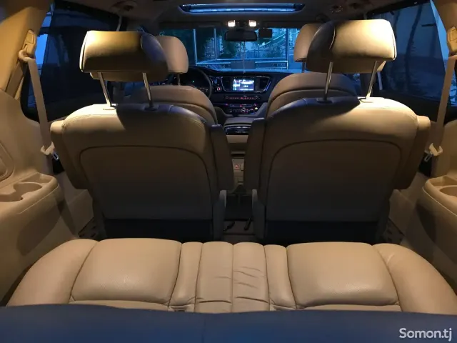 Kia Carnival 2016 · 2.2 AT
