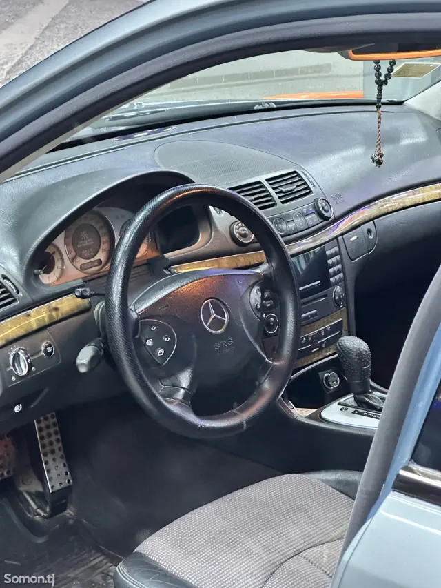 Mercedes-Benz E class 2004 · 3.2 AT
