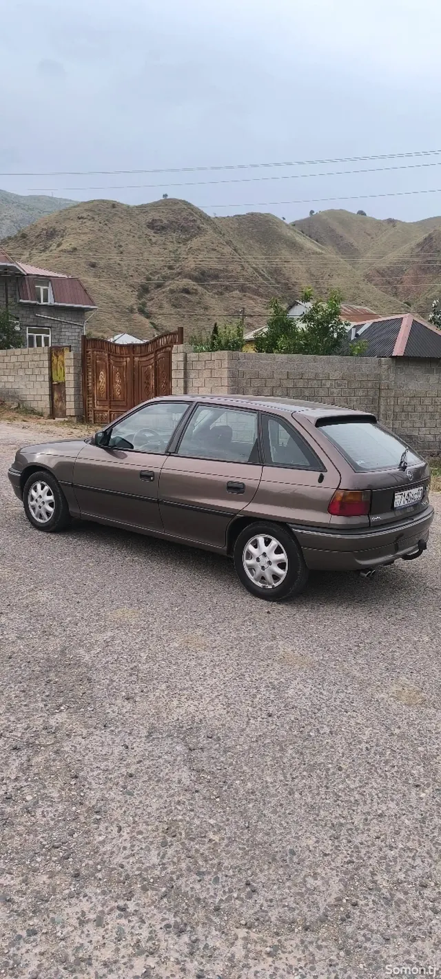 Opel Astra F 1997 · 1.6 MT