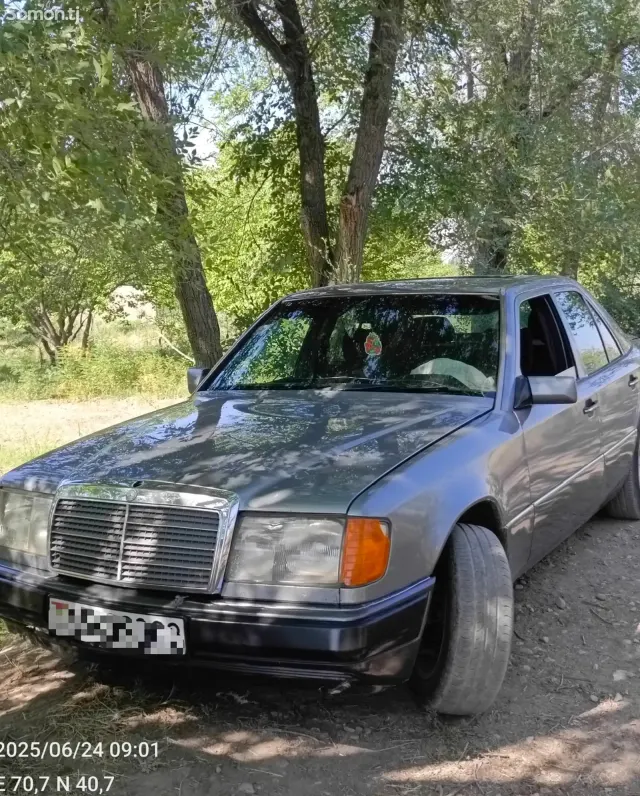 Mercedes-Benz W124 1990 · 2.5 MT