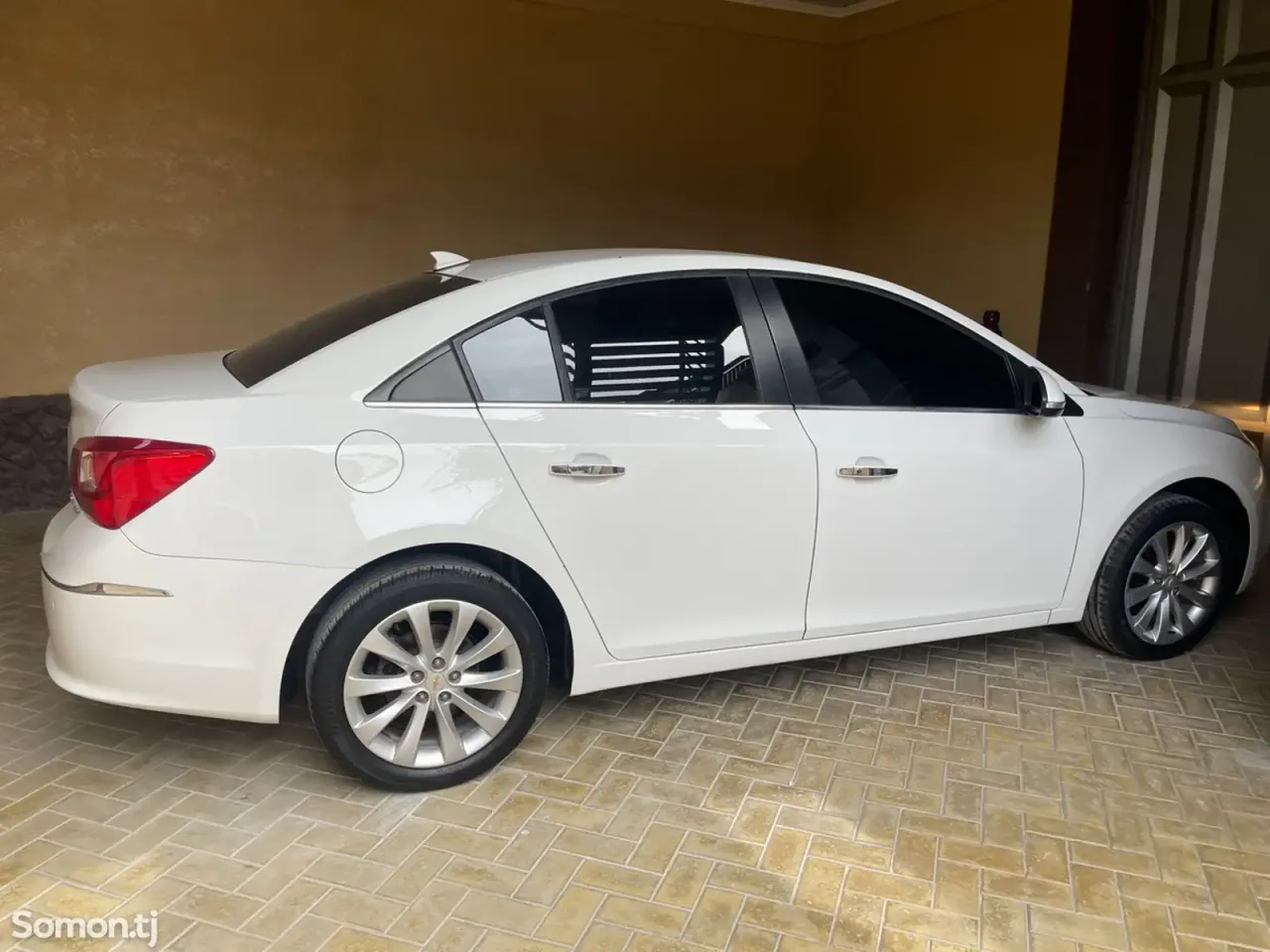 Chevrolet Cruze 2016 · 1.8 AT