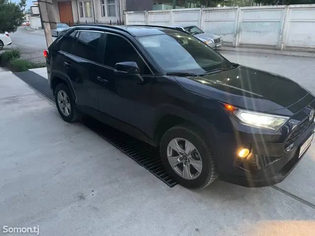 Toyota RAV 4 2022 · 2.5 AT