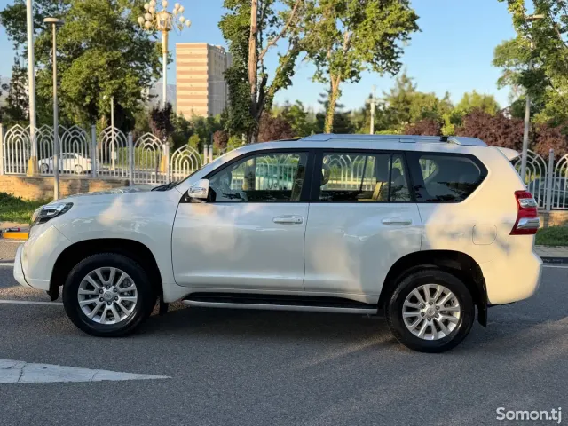 Toyota Land Cruiser Prado 2016 · 4.0 AT
