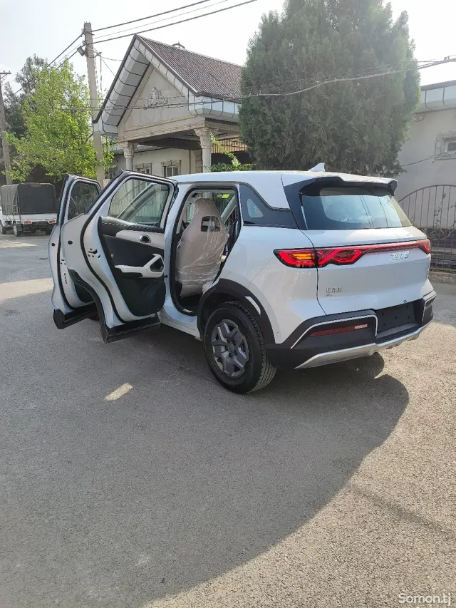 BYD Yuan Up 2025 · AT