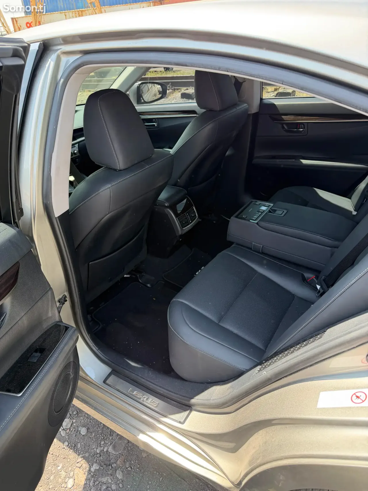Lexus ES series 2017 · 3.0 AT