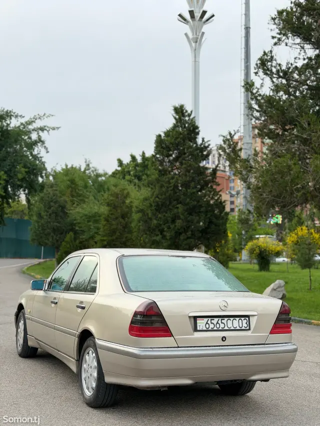 Mercedes-Benz C class 2000 · 1.8 MT