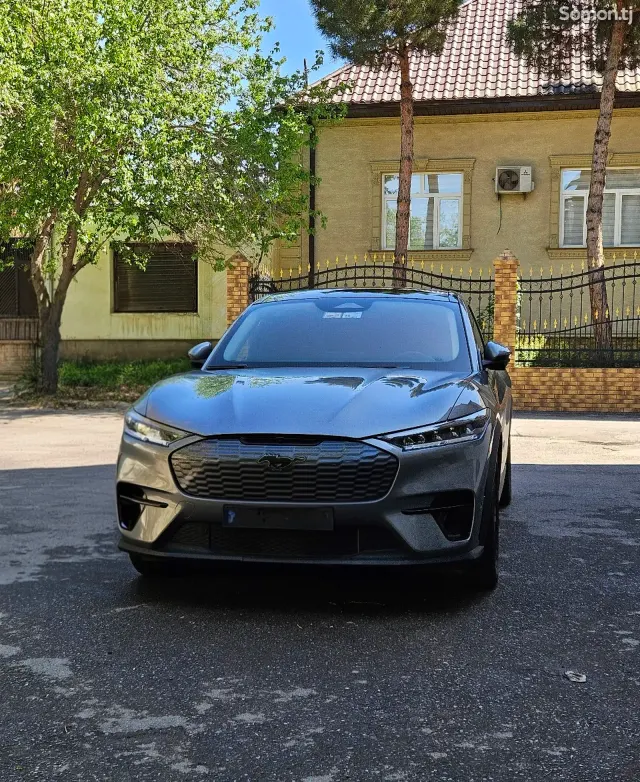 Ford Mustang 2022 · AT