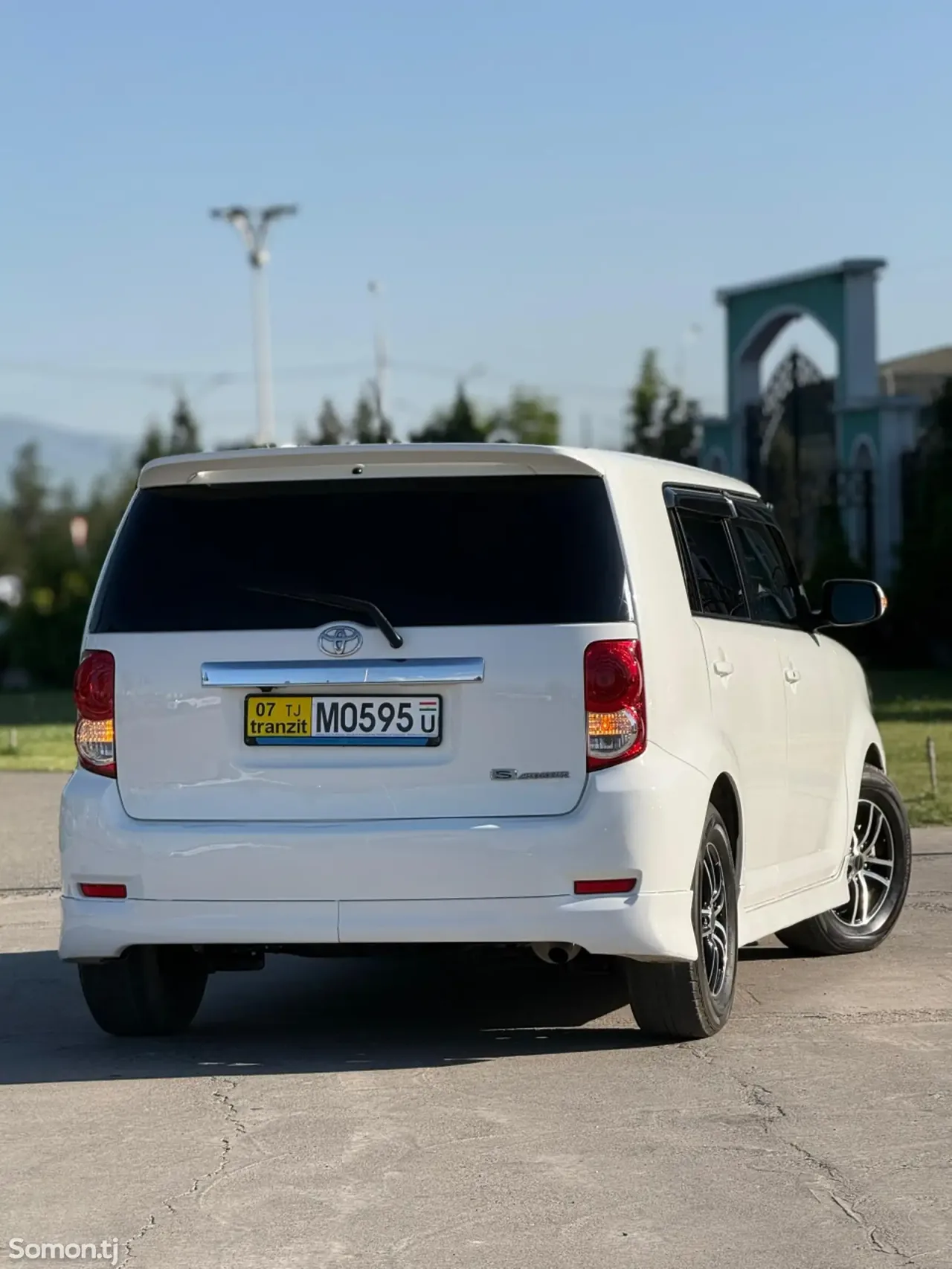 Toyota Rumion 2009 · 1.8 AT
