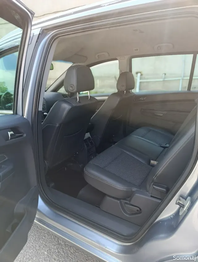 Opel Zafira 2006 · 1.9 MT
