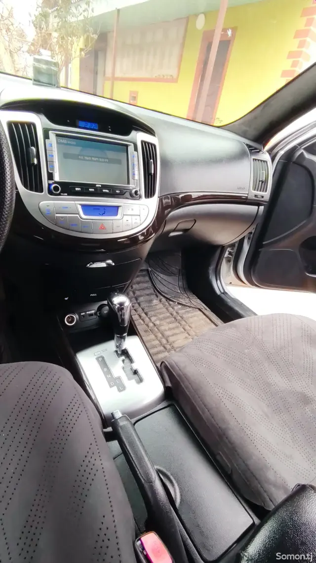 Hyundai Avante 2010 · 1.8 AT