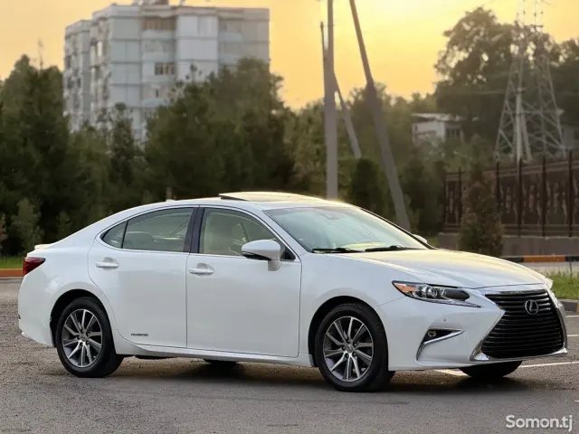 Lexus ES series 2016 · 2.5 AT
