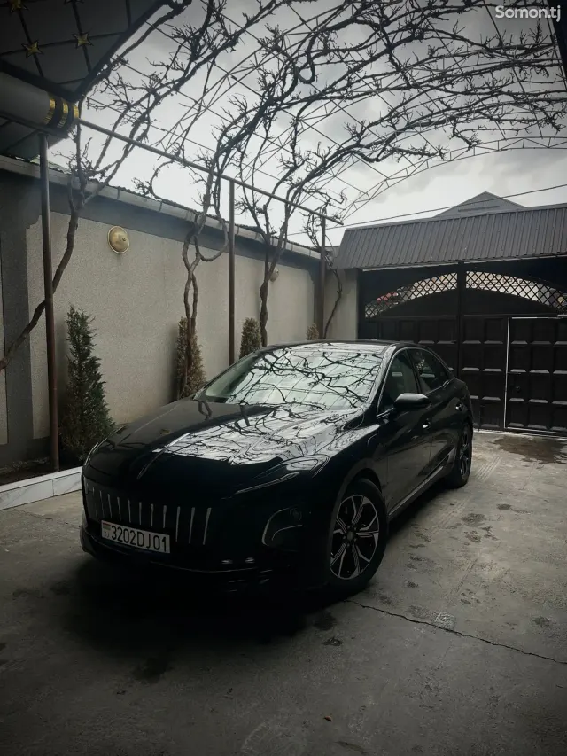 Hongqi E-QM5 2022 · 4.0 AT