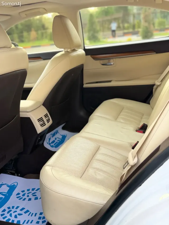 Lexus ES series 2016 · 2.5 AT