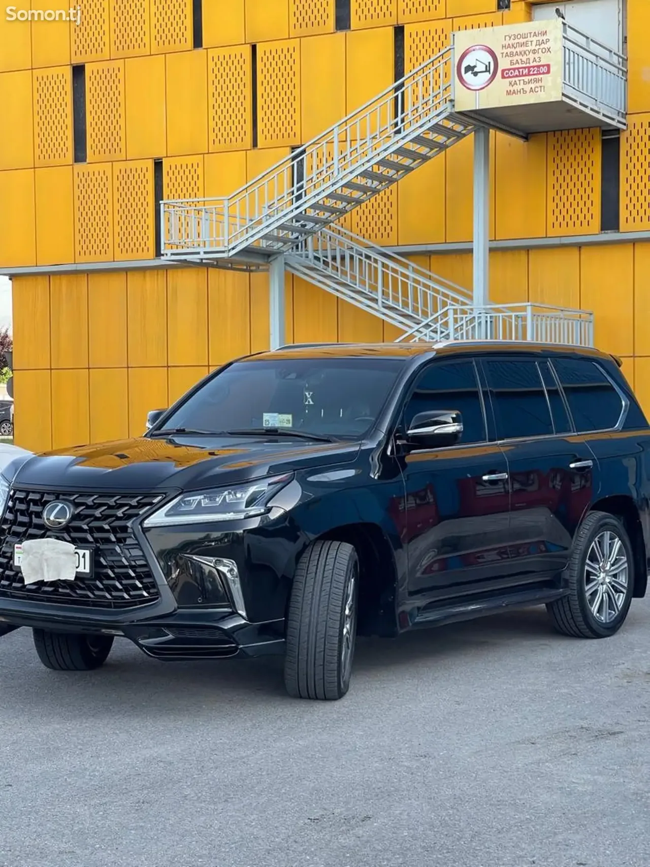 Lexus LX series 2018 · 5.7 AT