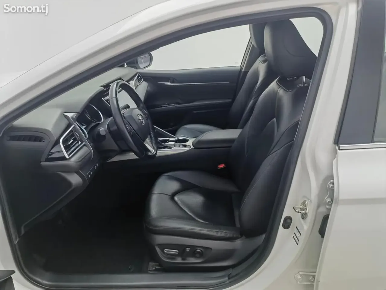 Toyota Camry 2019 · 2.5 AT