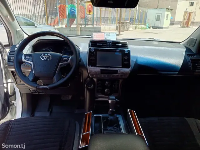 Toyota Land Cruiser Prado 2023 · 3.0 AT