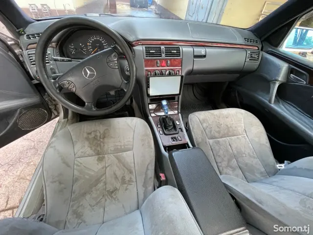 Mercedes-Benz E class 1996 · 2.3 MT