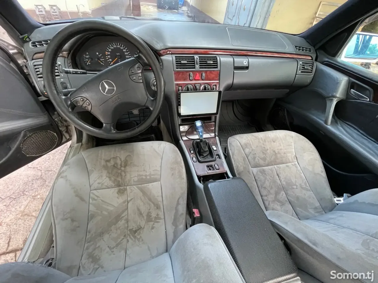 Mercedes-Benz E class 1996 · 2.3 MT