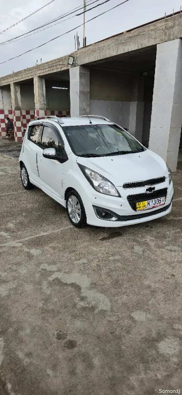 Chevrolet Spark 2015 · 1.1 AT