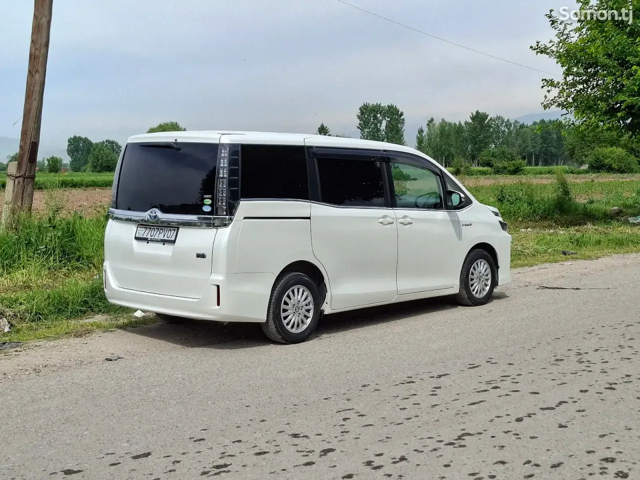 Toyota Voxy 2014 · 1.8 AT