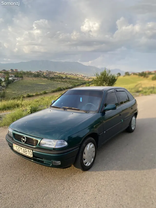Opel Astra F 1997 · 1.6 MT