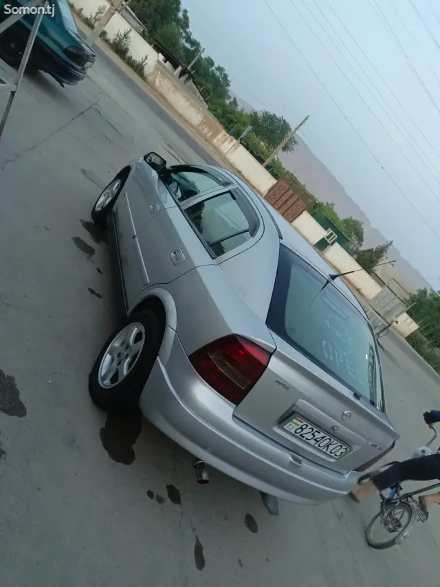 Opel Astra G 1999 · 1.6 MT
